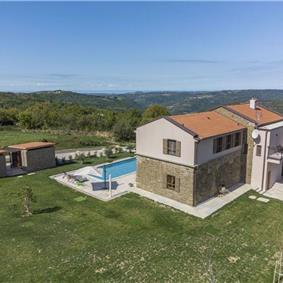 5 bedroom villa with heated pool near Momjan, Istria, sleep 12